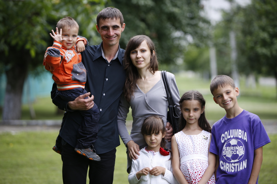 Full-Time-Missionaries-Gregoriy-and-Yevgeniya-Ripa_MG_5320-7.jpg