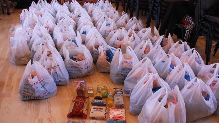 Раздача продуктовых наборов